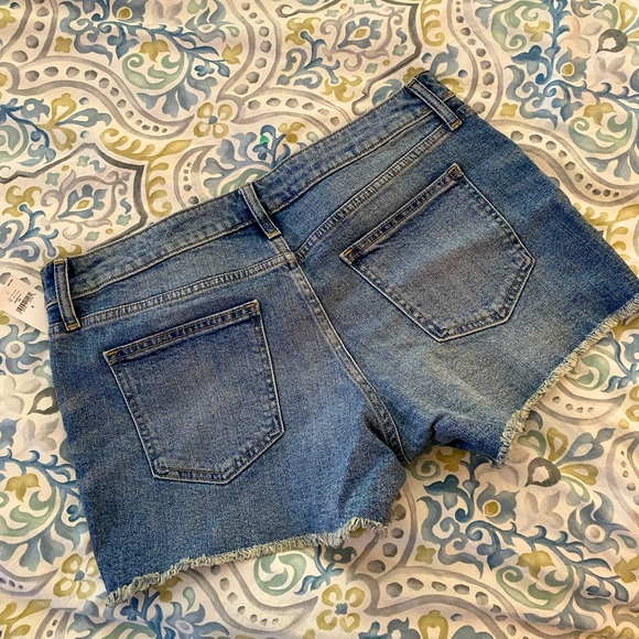 GAP Maternity Denim Shorts - Picture 3 of 4